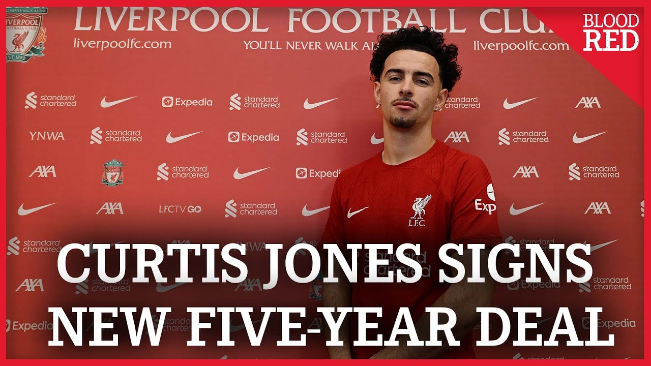 <br />Кертис Джонс рад возможности продлить контракт с клубом своего детства...
